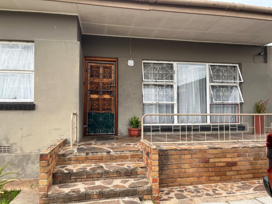 To Let 3 Bedroom Property for Rent in Bothasrus Eastern Cape